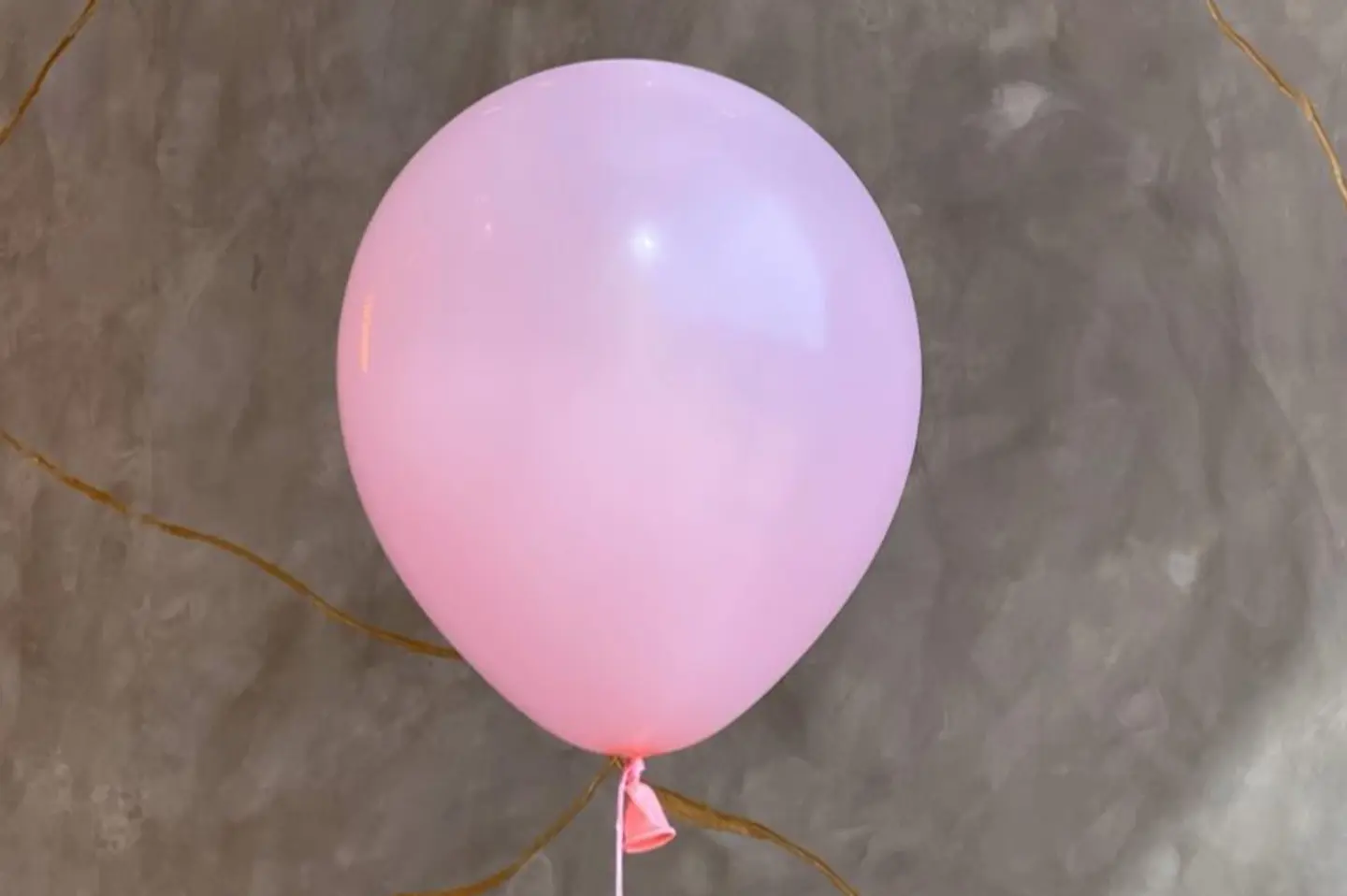 بالون وردي