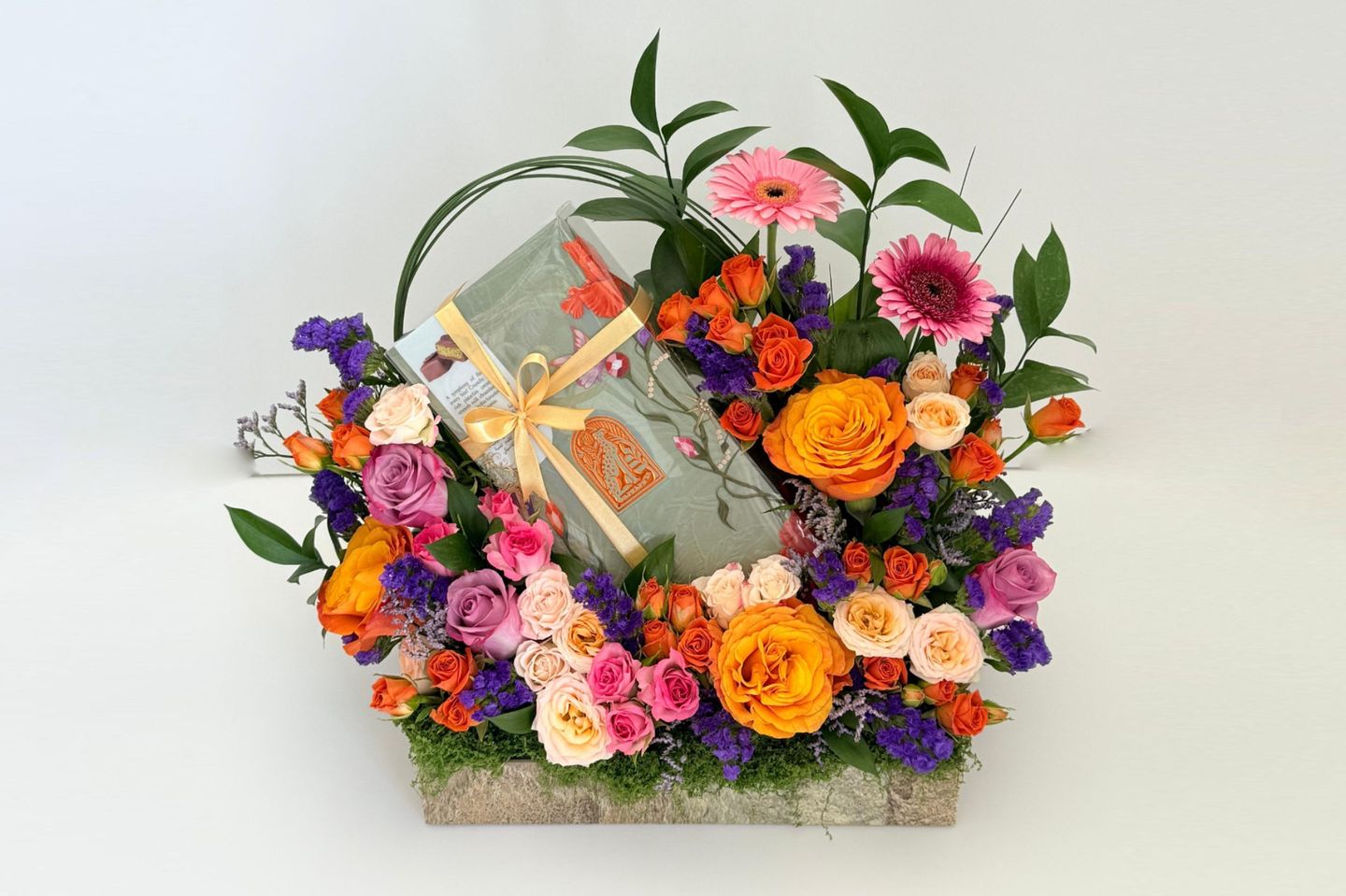 Rose Stand With Fahda Chocolate And Pistachio Kunafa