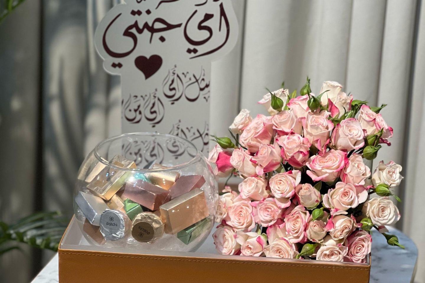 ورد مع حلا واستاند كريليك امي جنتي