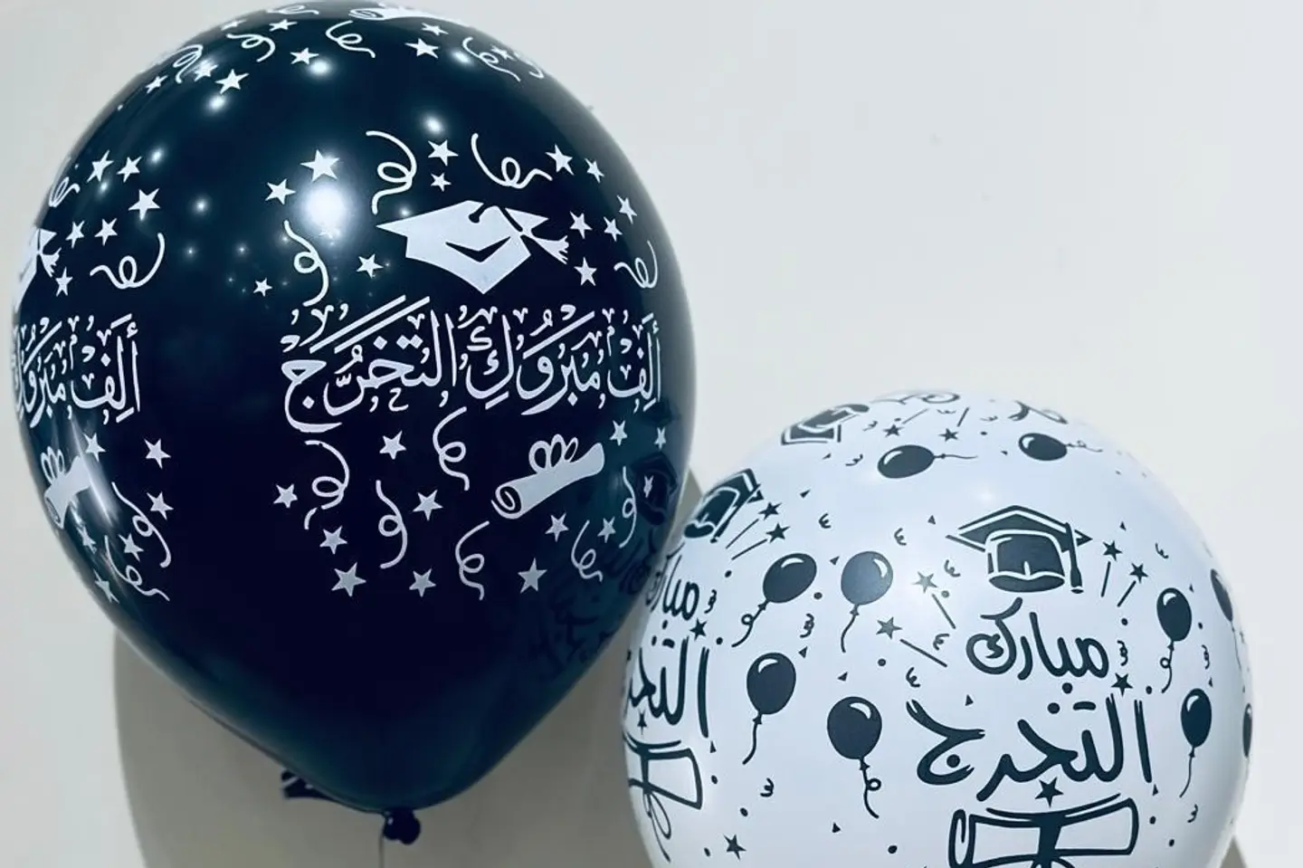 ٠٨٢ بالون التخرج