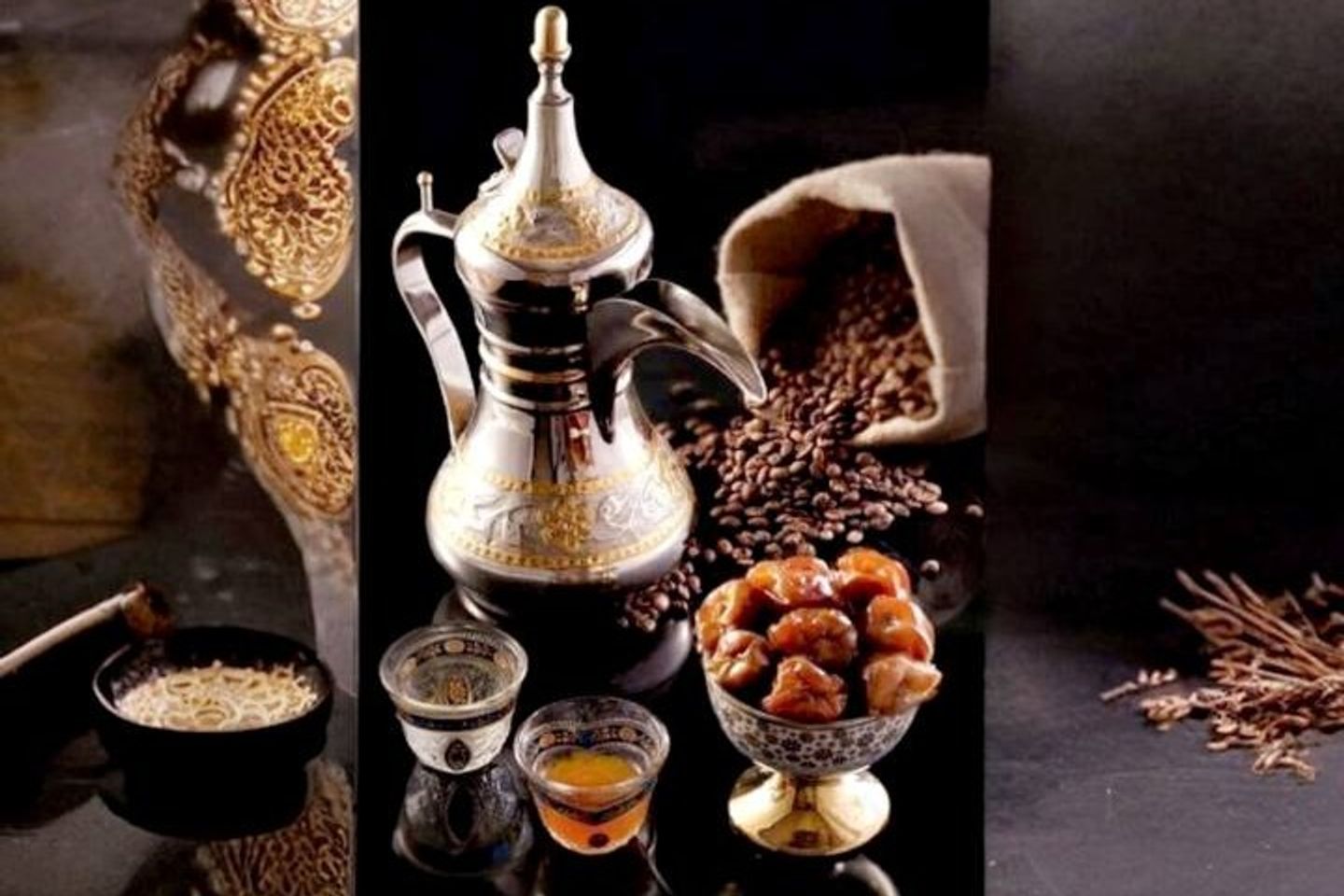 قهوة سعودية + تمر