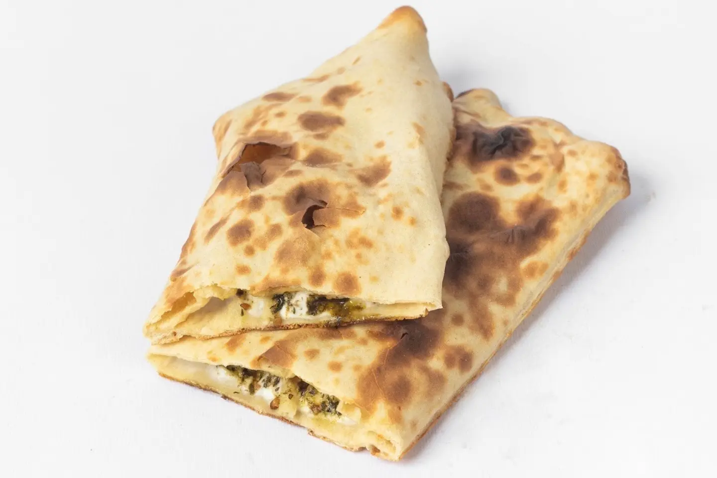 خبز تنور باللبنة والزعتر