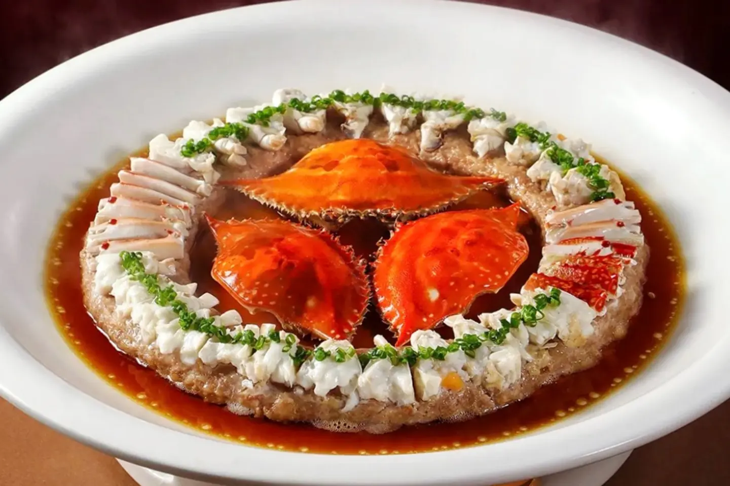 سلطعون البحر المطهو على البخار مع فطيرة لحم بقر واجيو