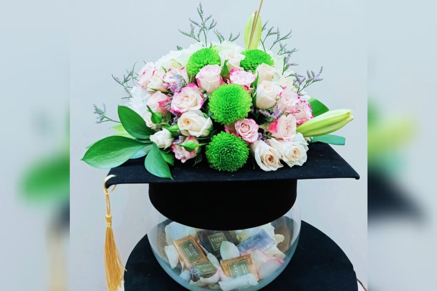 مزهرية التخرج والشوكولاتة