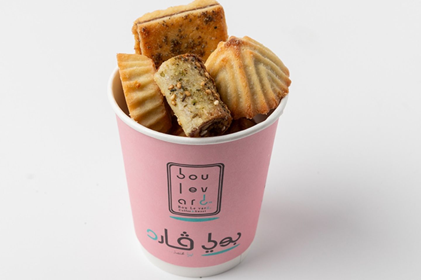 كوب المعمول طازج من الفرن