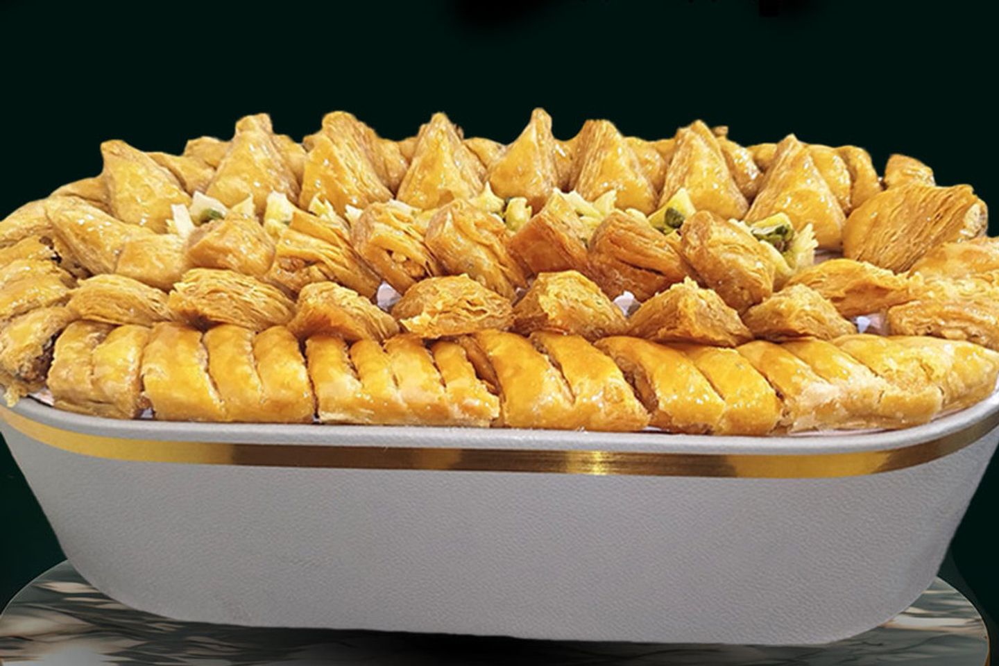 صحن بقلاوة كبير