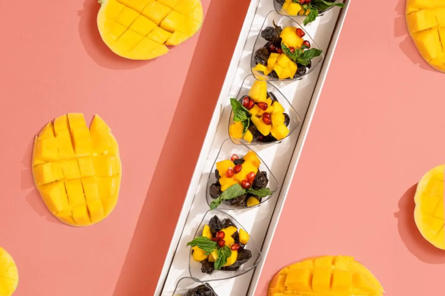 كاسات توزيعات مانجو ورق عنب