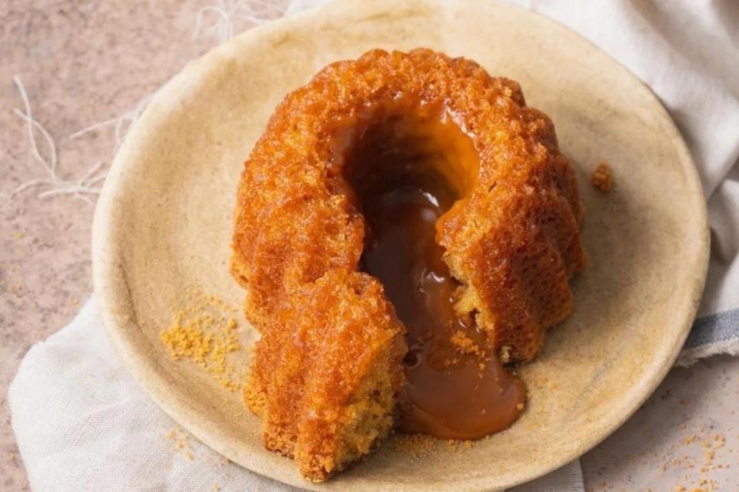 Moulten Cake With Dates