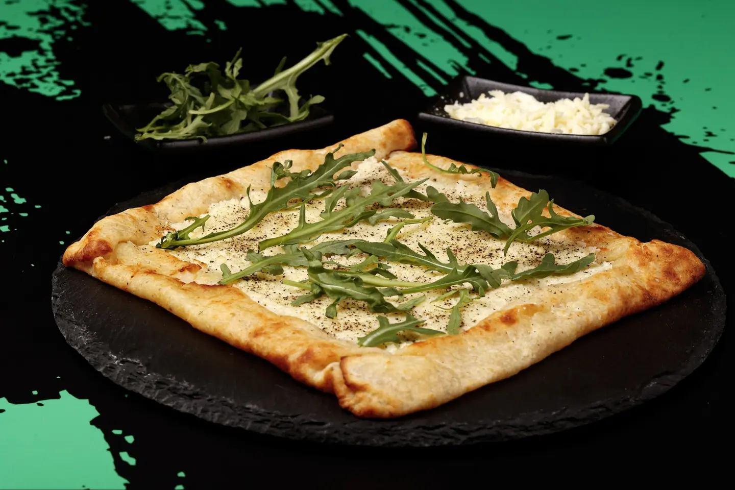 بيتزا كاتشيو إي بيبي- كيتو وخالية من الجلوتين