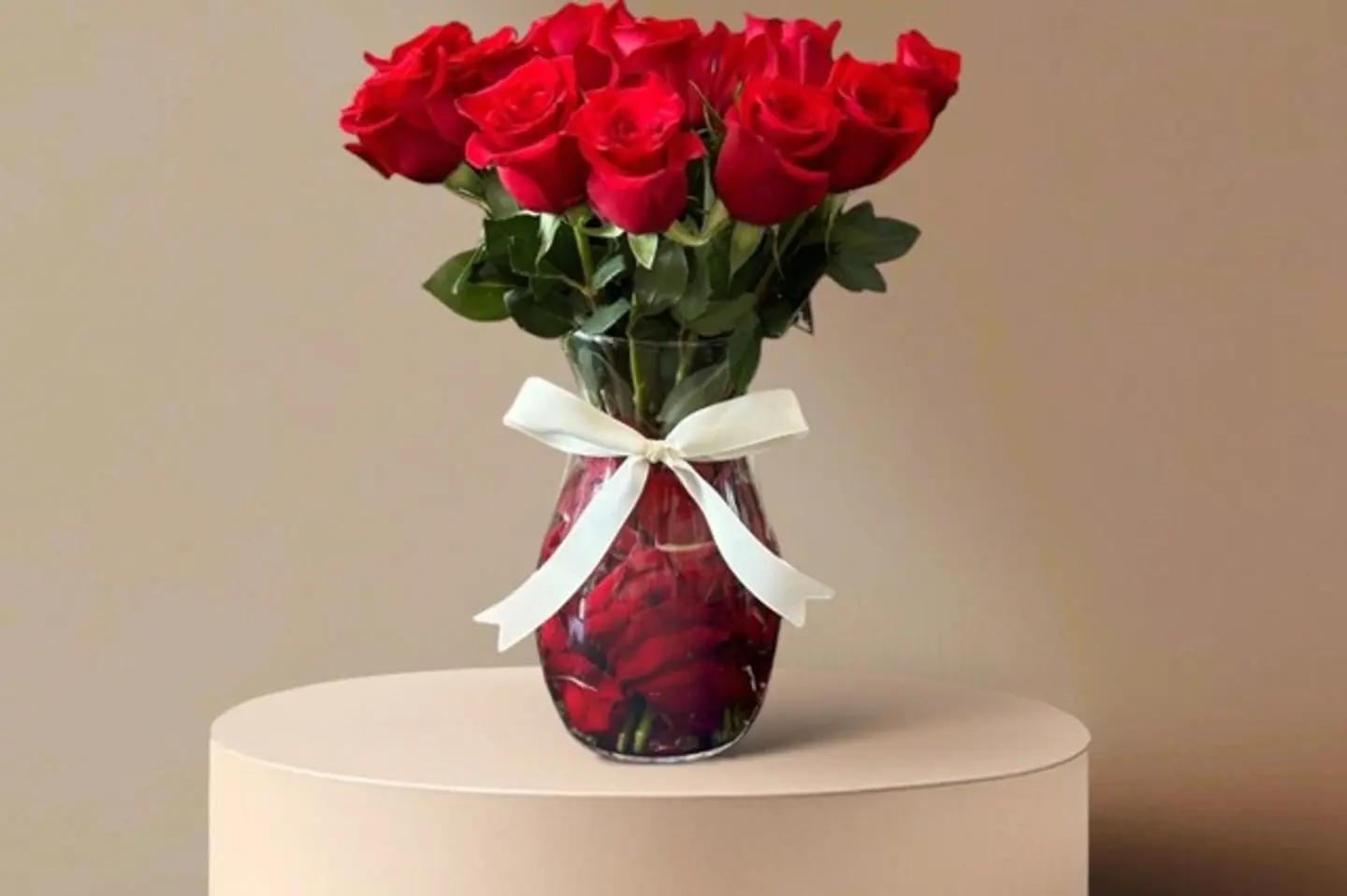 فازة الاحمر الانيق