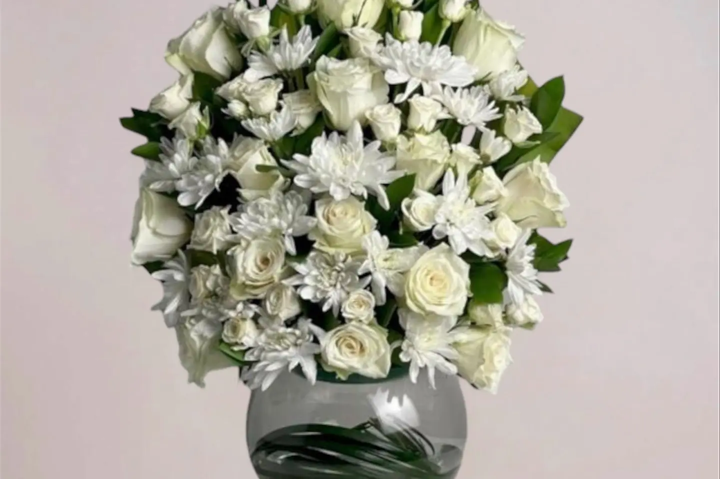 فازه ورد ابيض أنيقه