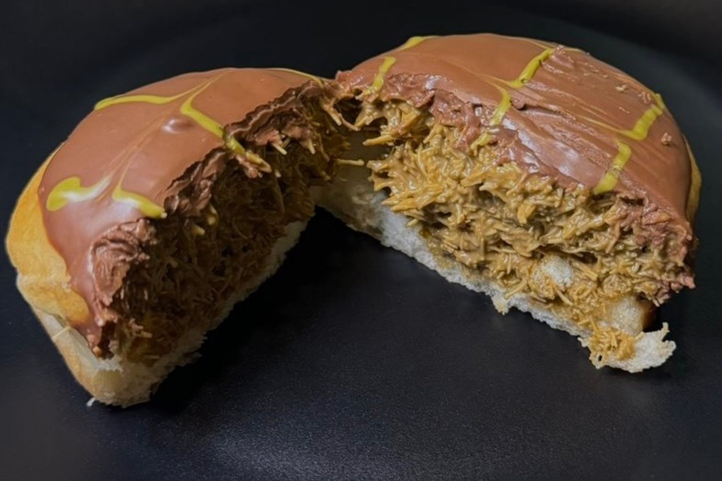 دونات كنافة مع بستاشيو