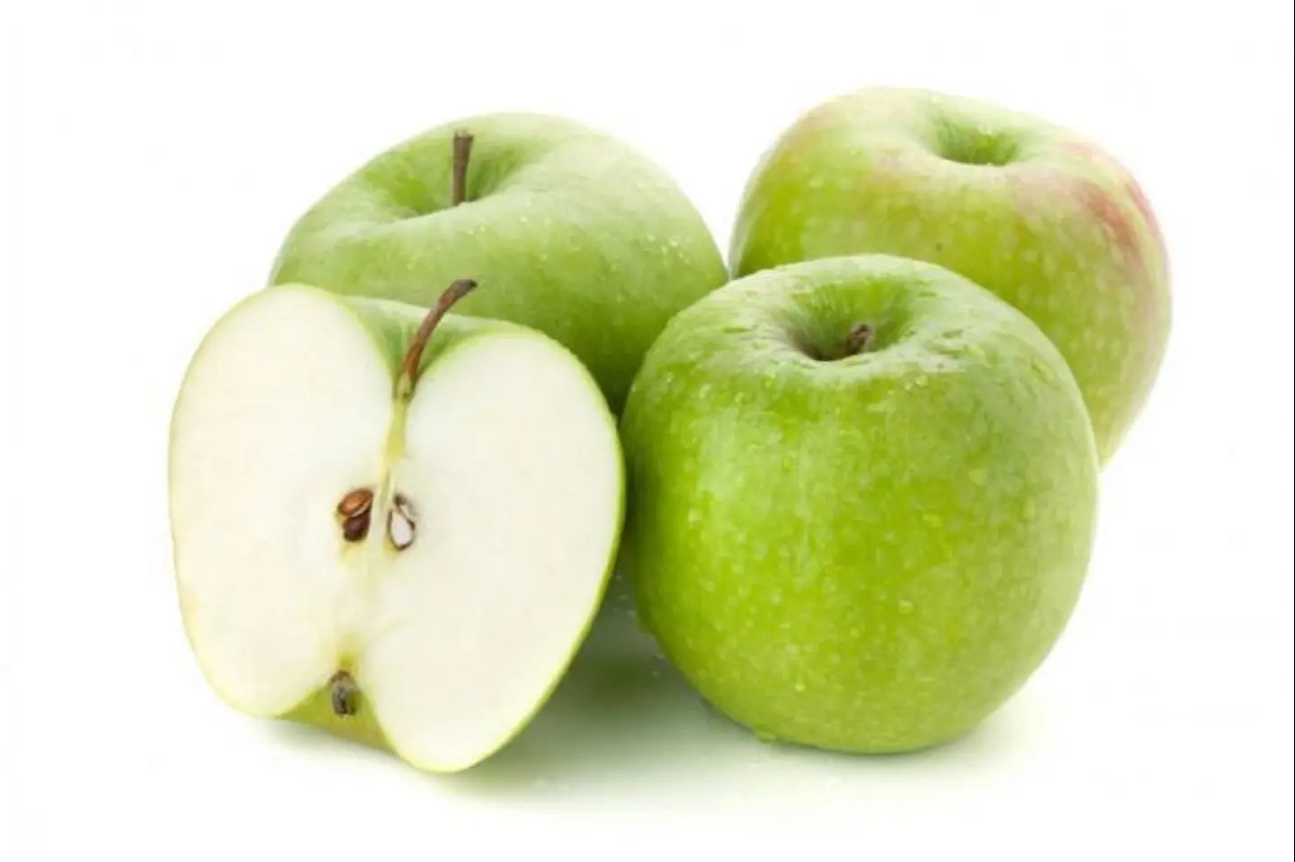 قطع تفاح اخضر طازج