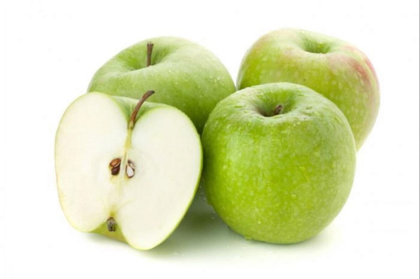 قطع تفاح اخضر طازج