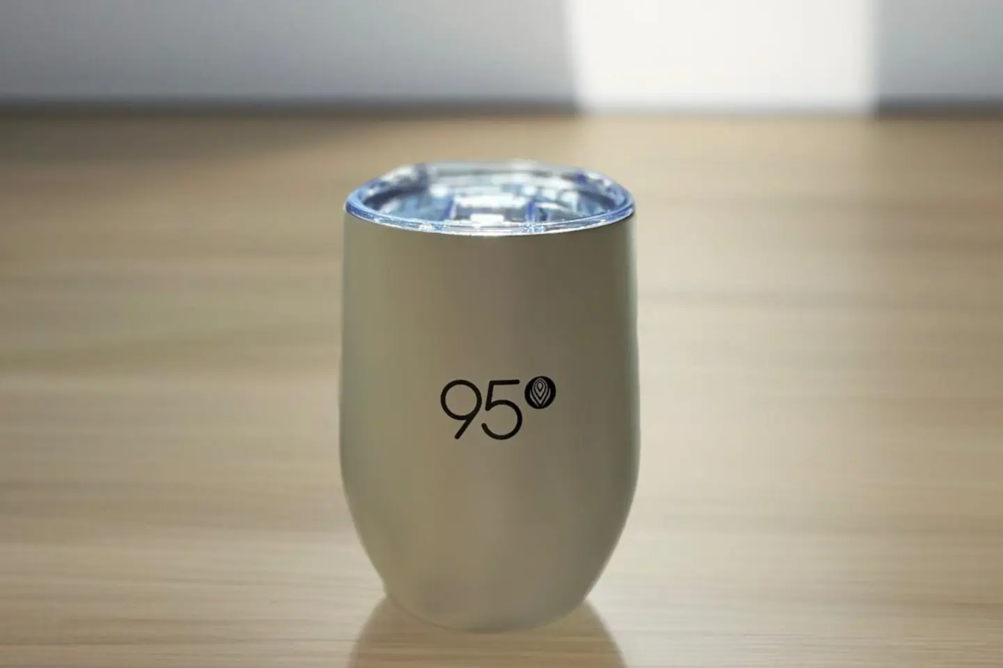 أكواب - أبيض مائل للعاجي