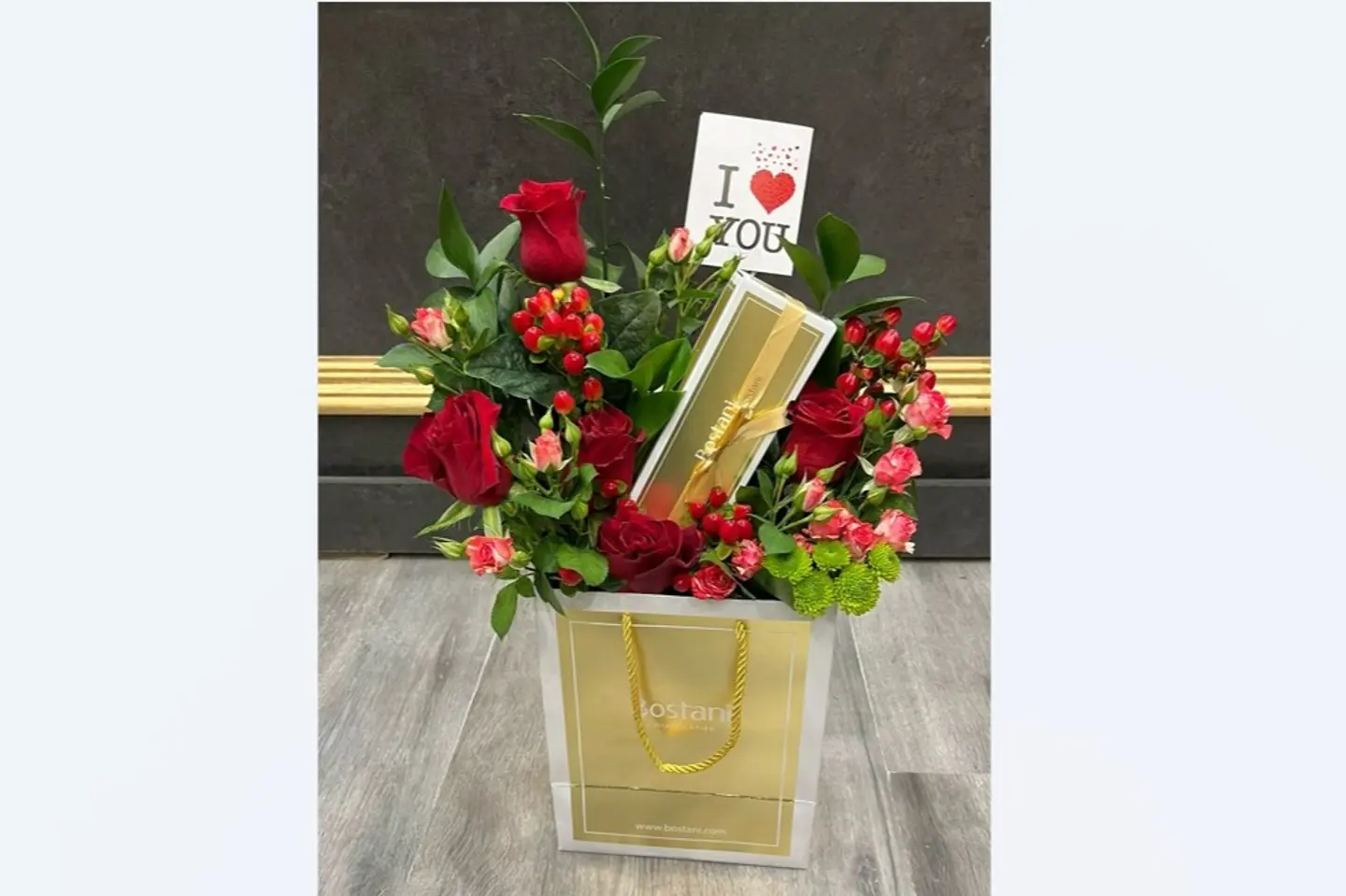 Natural Rose Arrangement + Chocolate 1