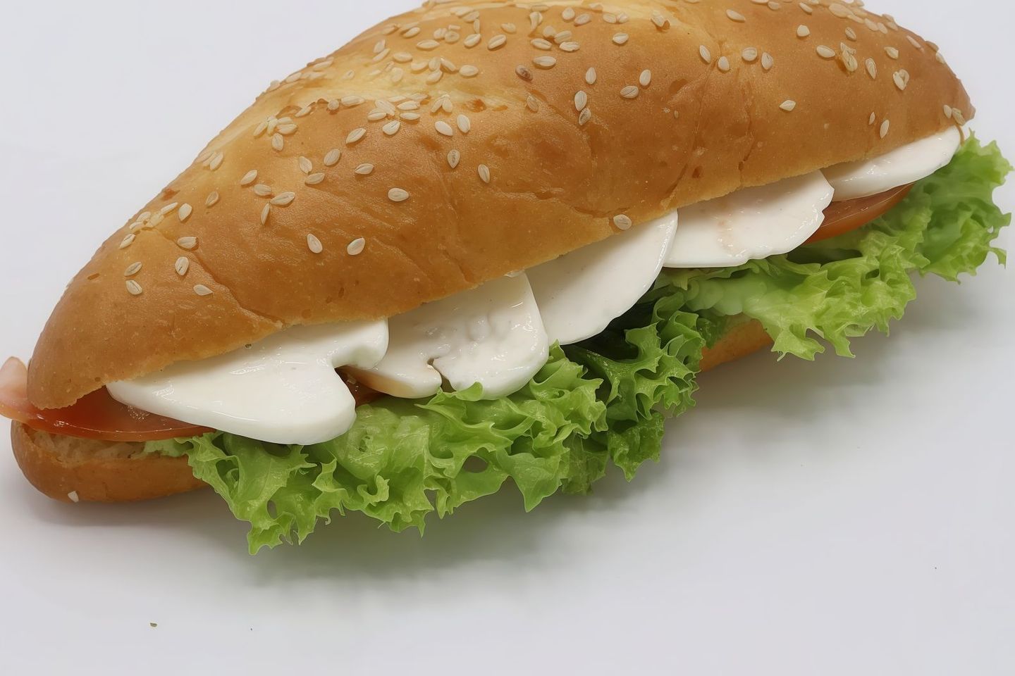لوف بريوش ساندوتش جبنه حلومي مع الخضار