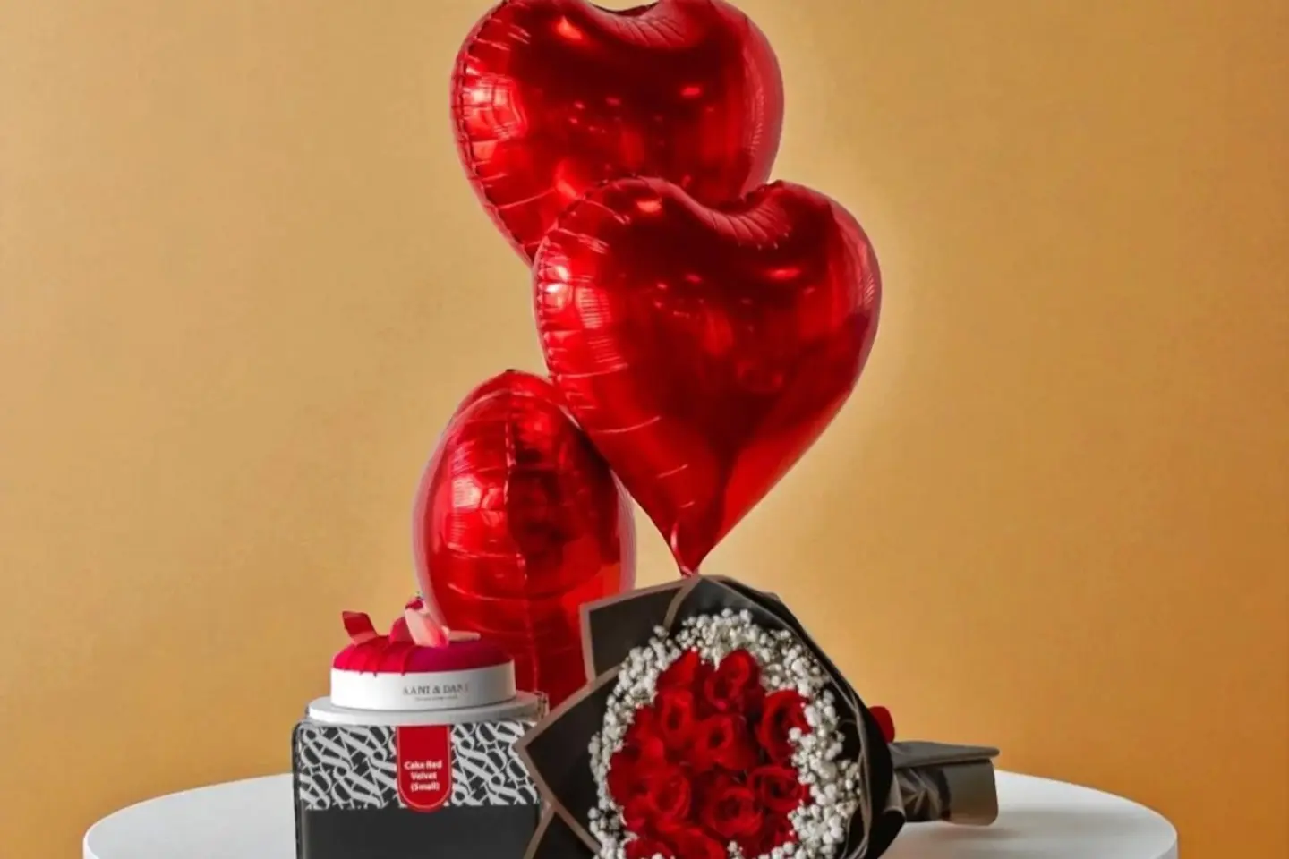 ثلاثية الحب كيك بالونات و ورد من اني وداني