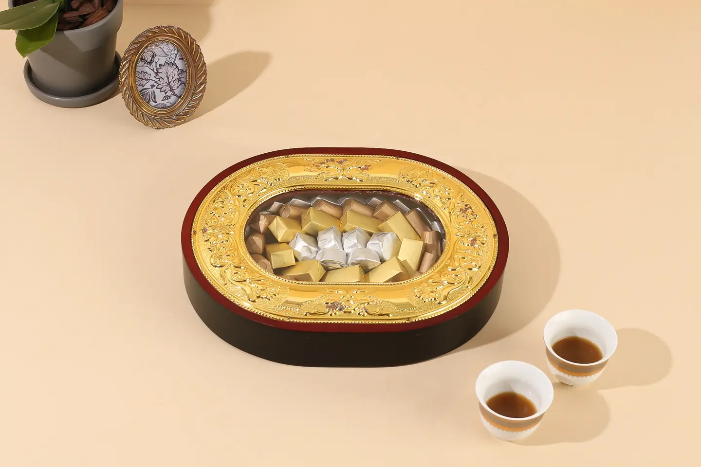 ​​شوكليت بلجيكي - علبة ذهبية وحمراء