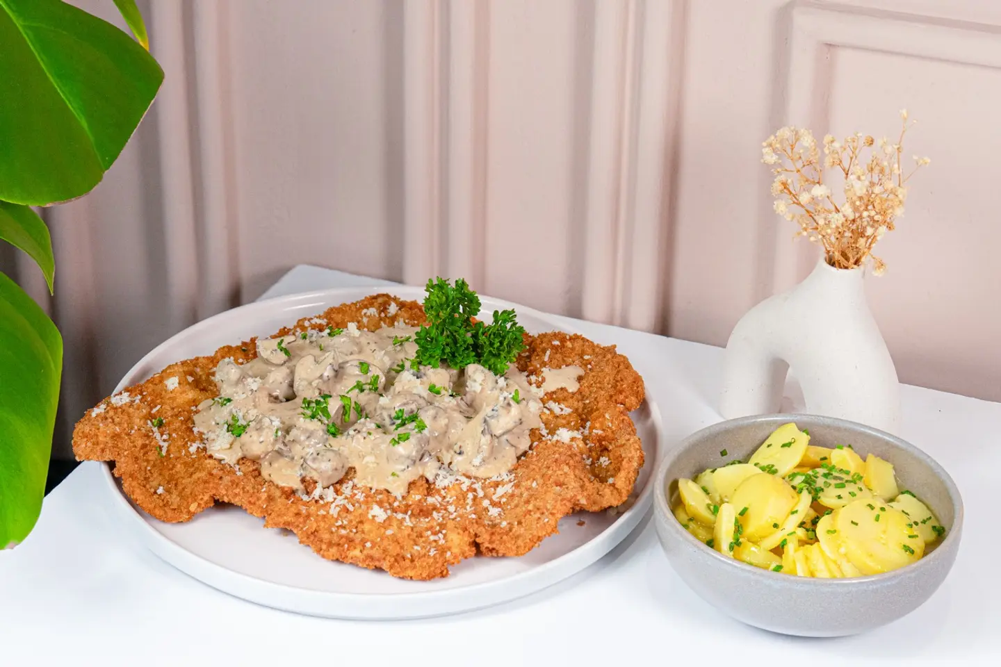 شنيتزل مع صوص المشروم