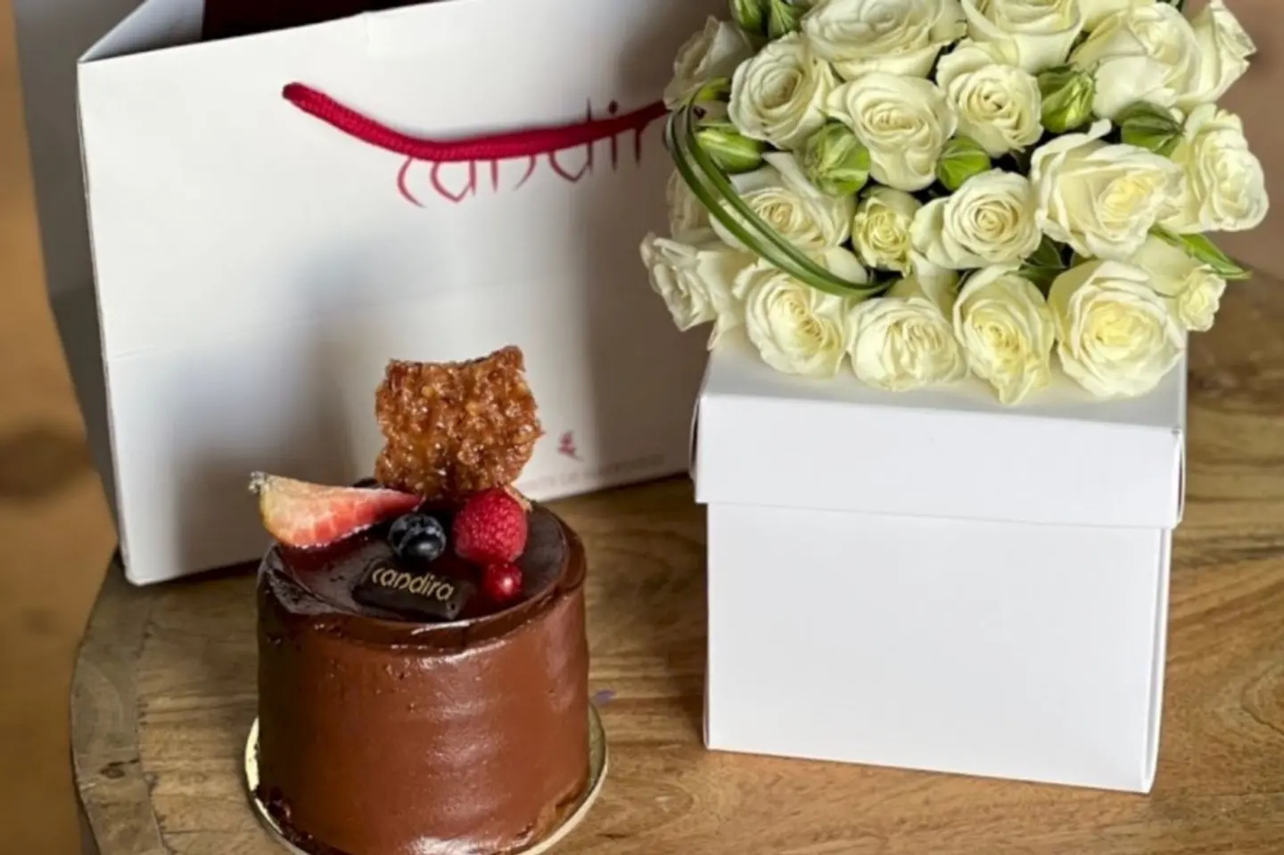 Kandira Cake Arrangement With Roses