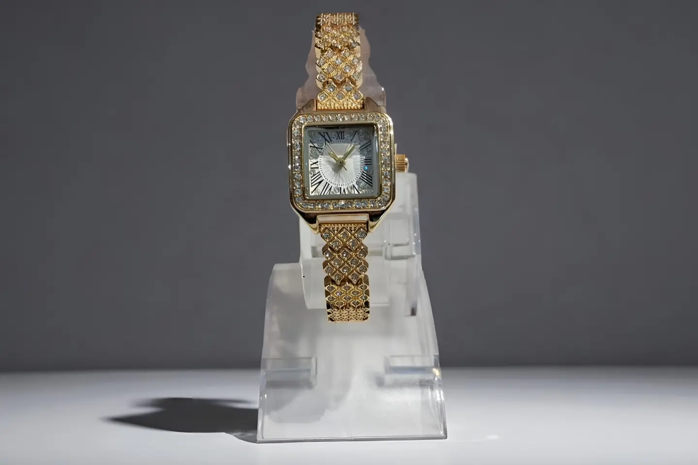 ساعة كريستال ذهبية نسائية