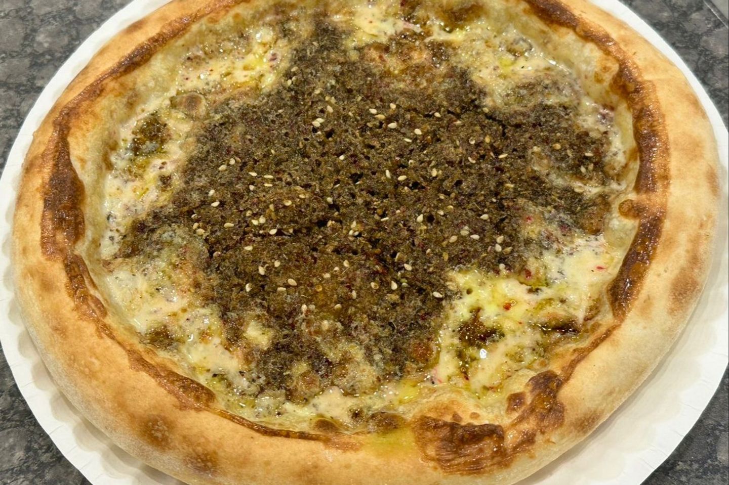 منقوشة زعتر بلجبن السائل