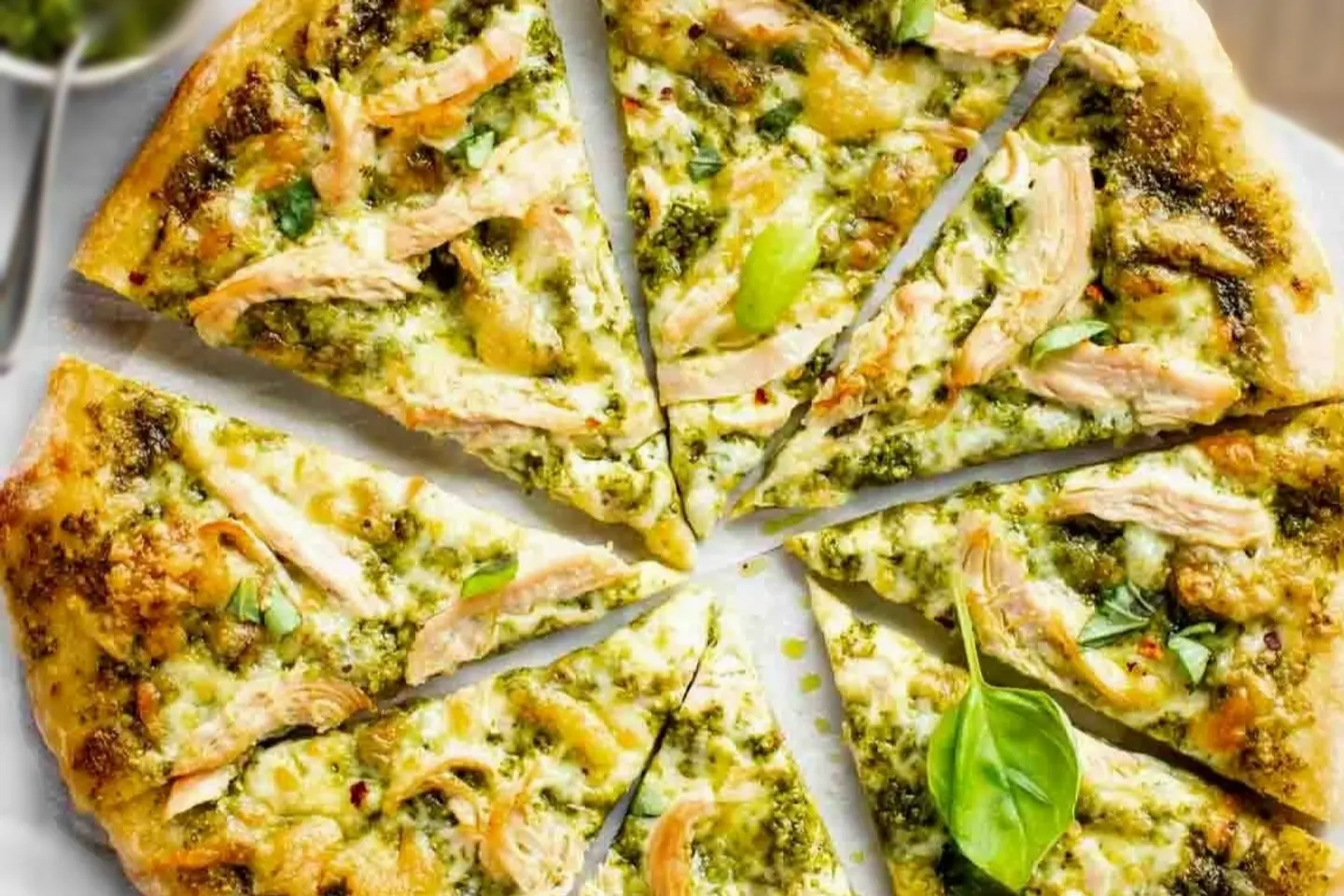 Polo Al Pesto Pizza