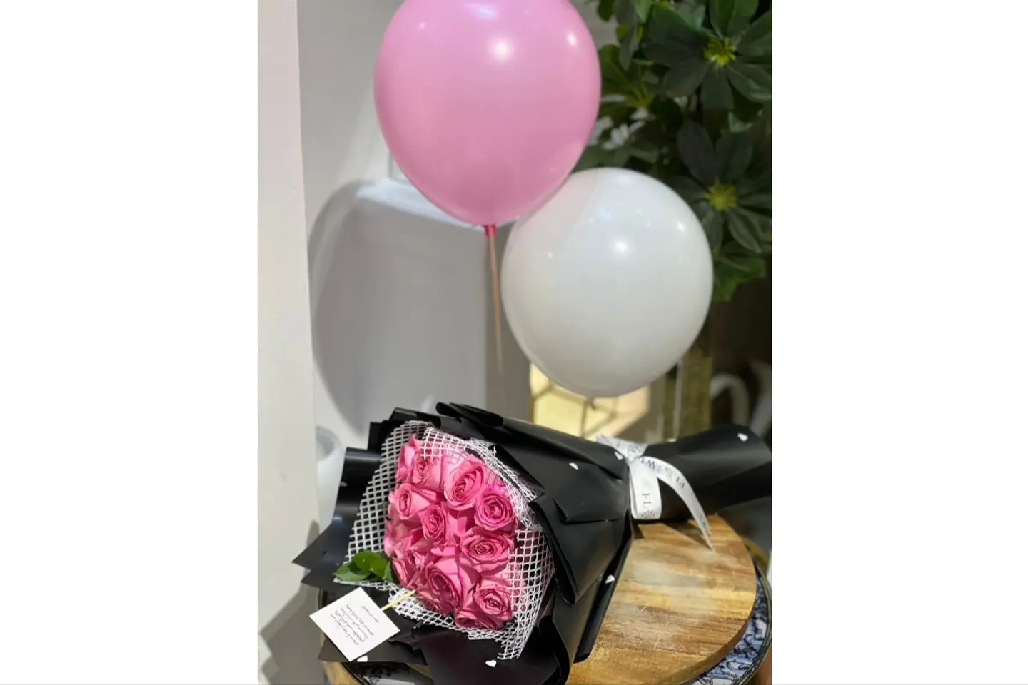 باقة بينك مع بالونين
