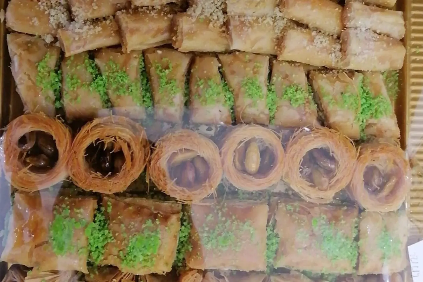 صحن بقلاوة وسط