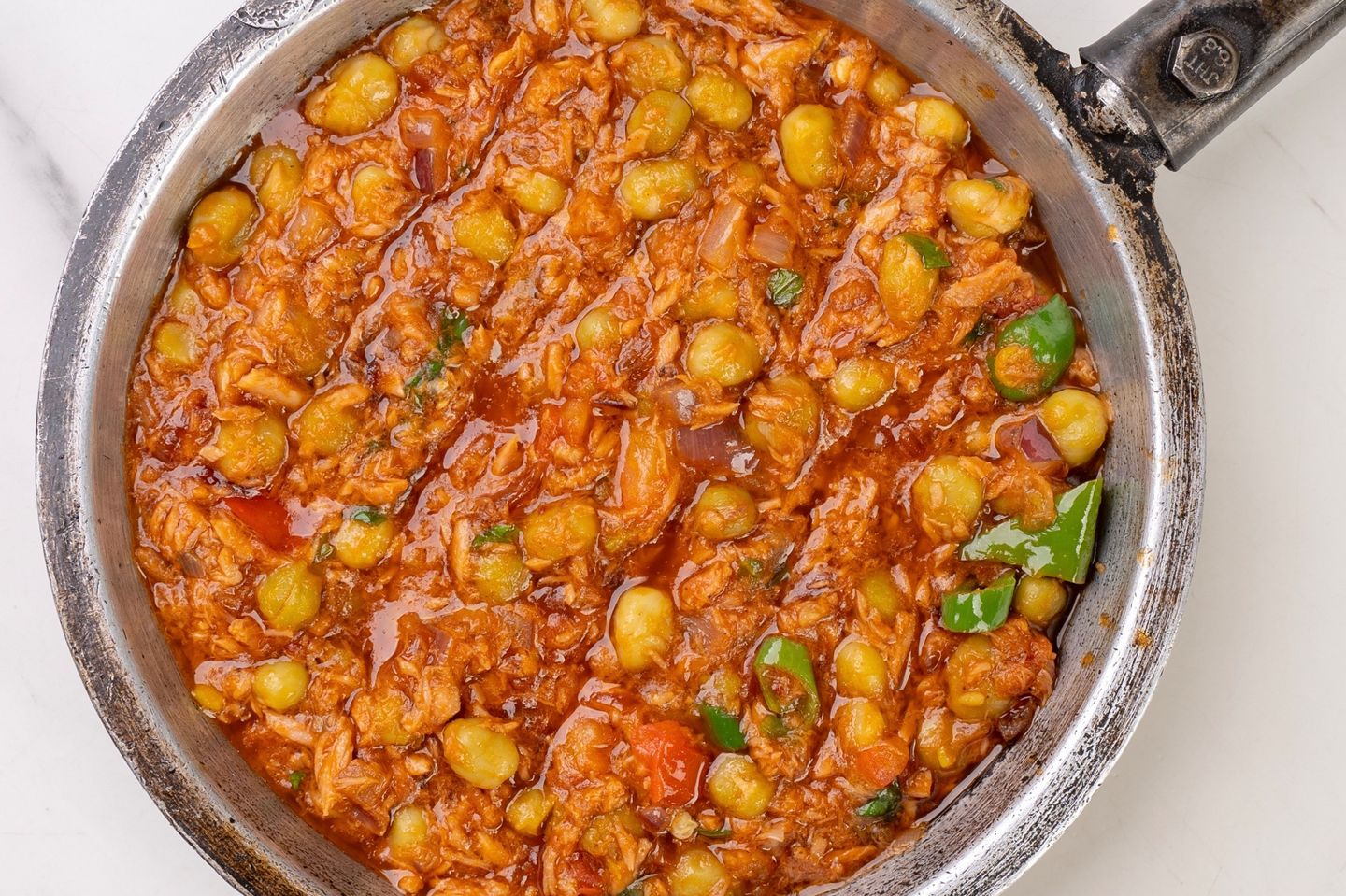 بزاليا بالتونة