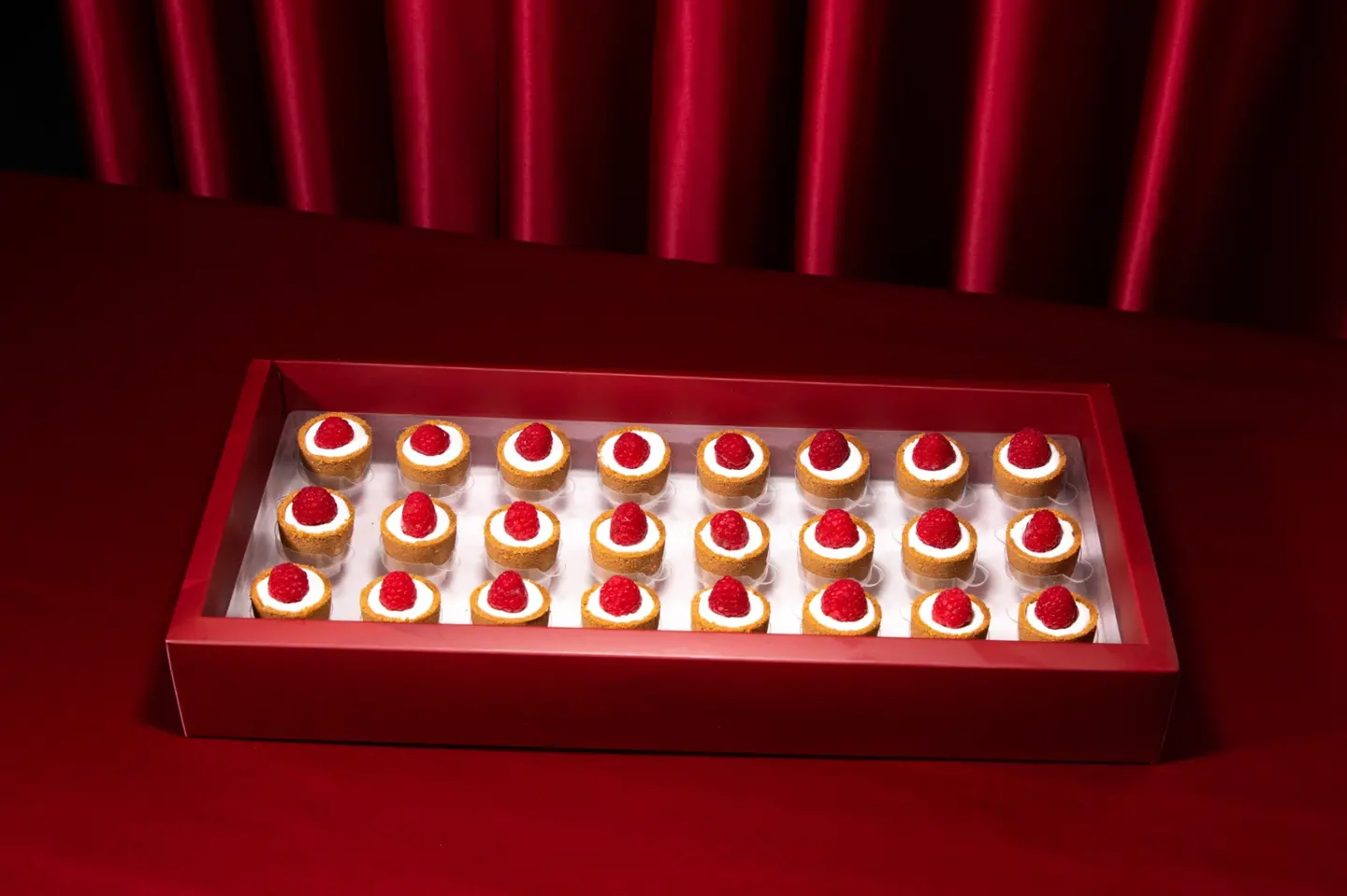 بوكس شيز كيك التوت