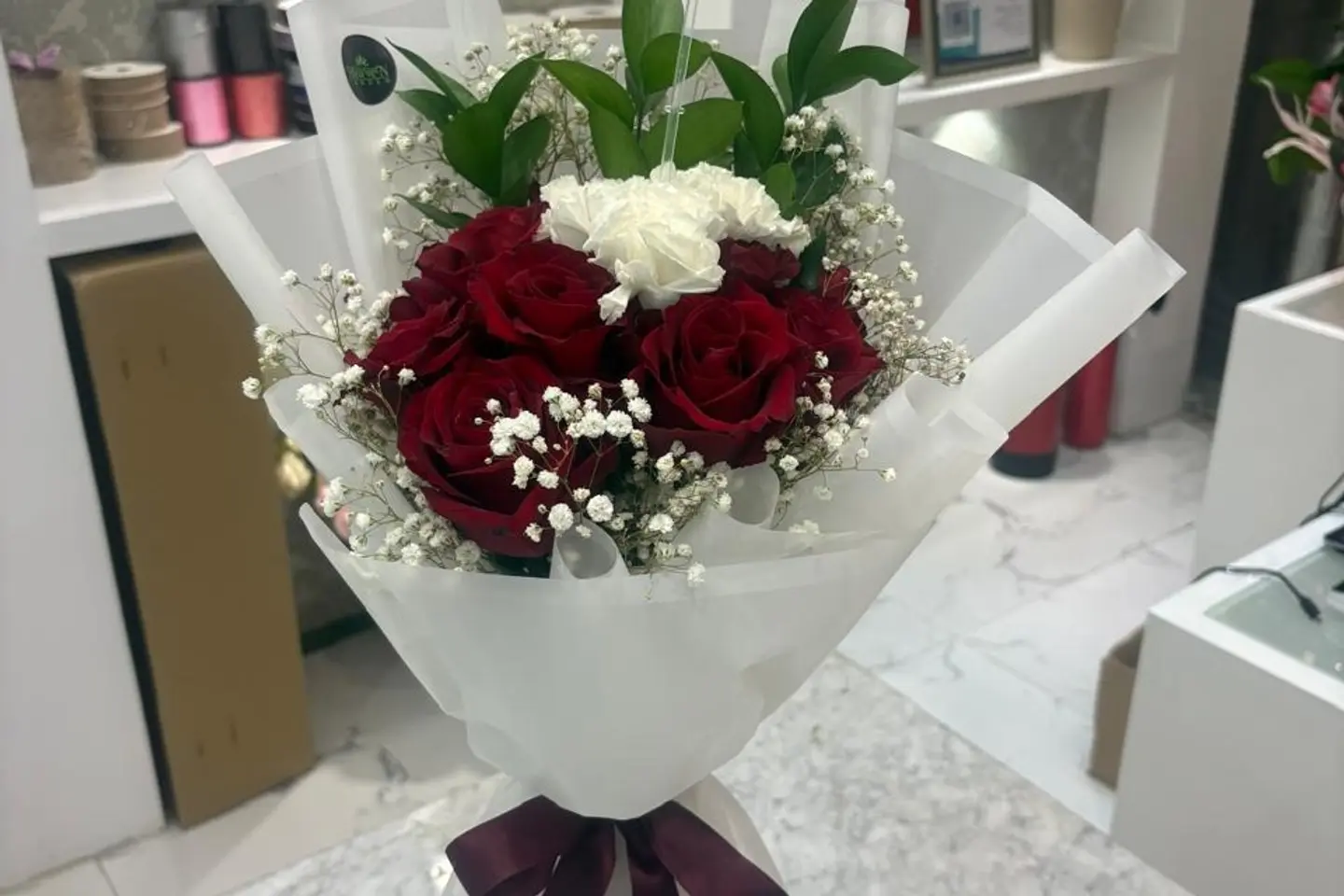 باقة ورد مع الجبسو