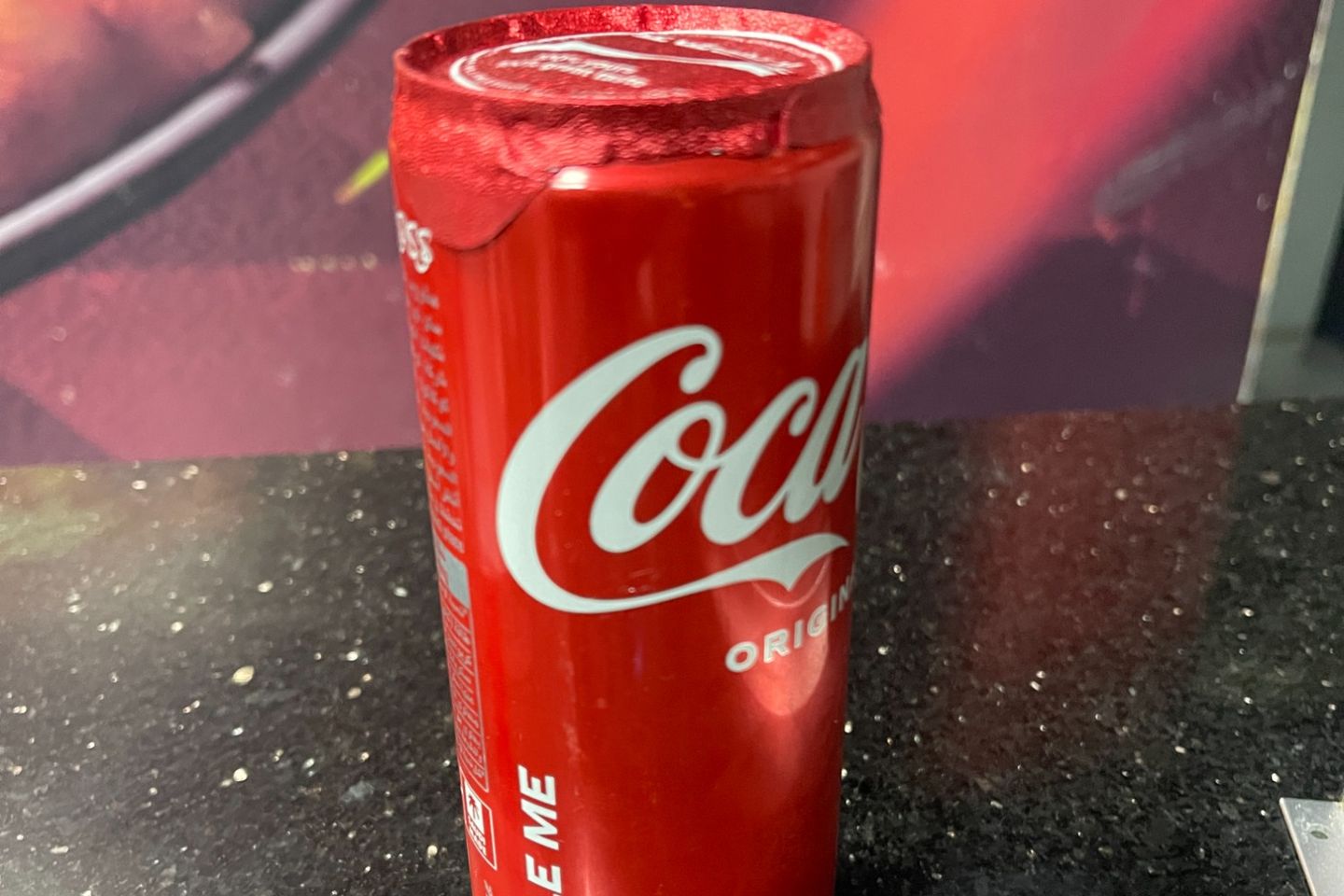 كوكا كولا علب مغلف ٣٢٠ مل