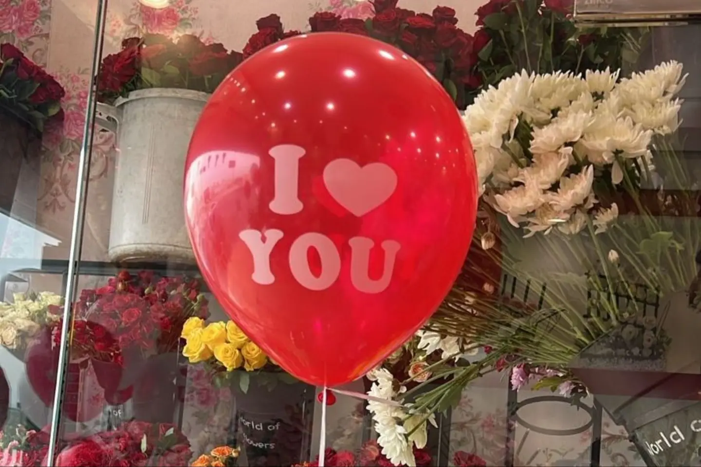 بالونة هيليوم لوف لون احمر