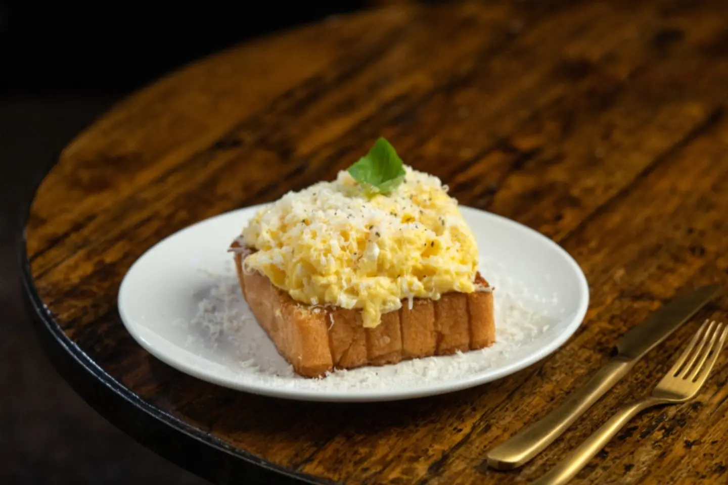 Brioche Bread With Scrambled Eggs