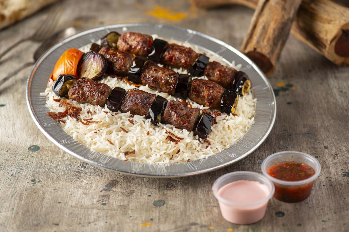 كباب لحم نعيمي بالباذنجان مع الارز