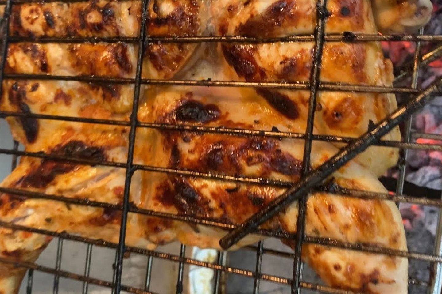 حبة دجاج على الفحم