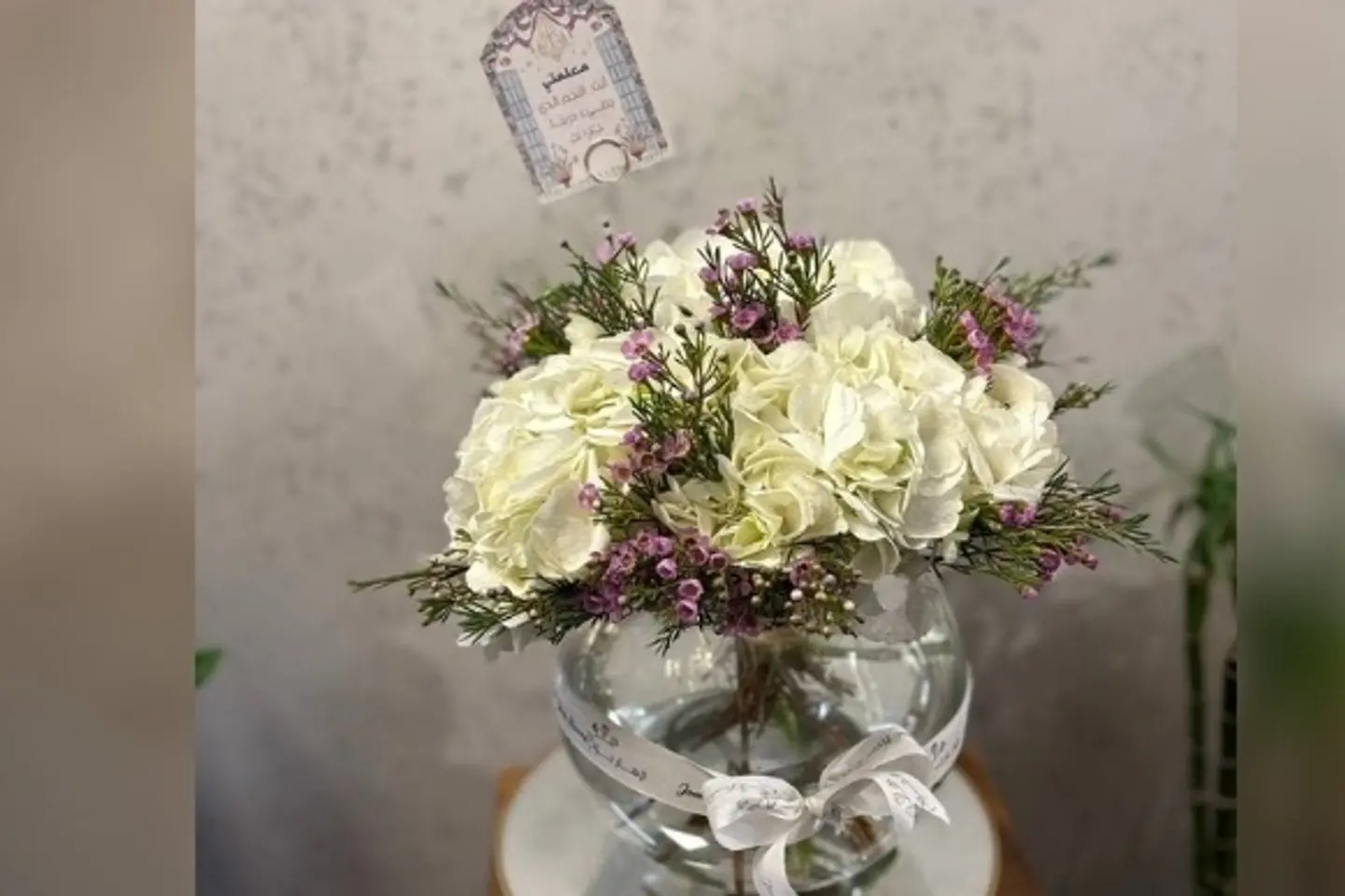 فازة ورد مميزة ليوم المعلم