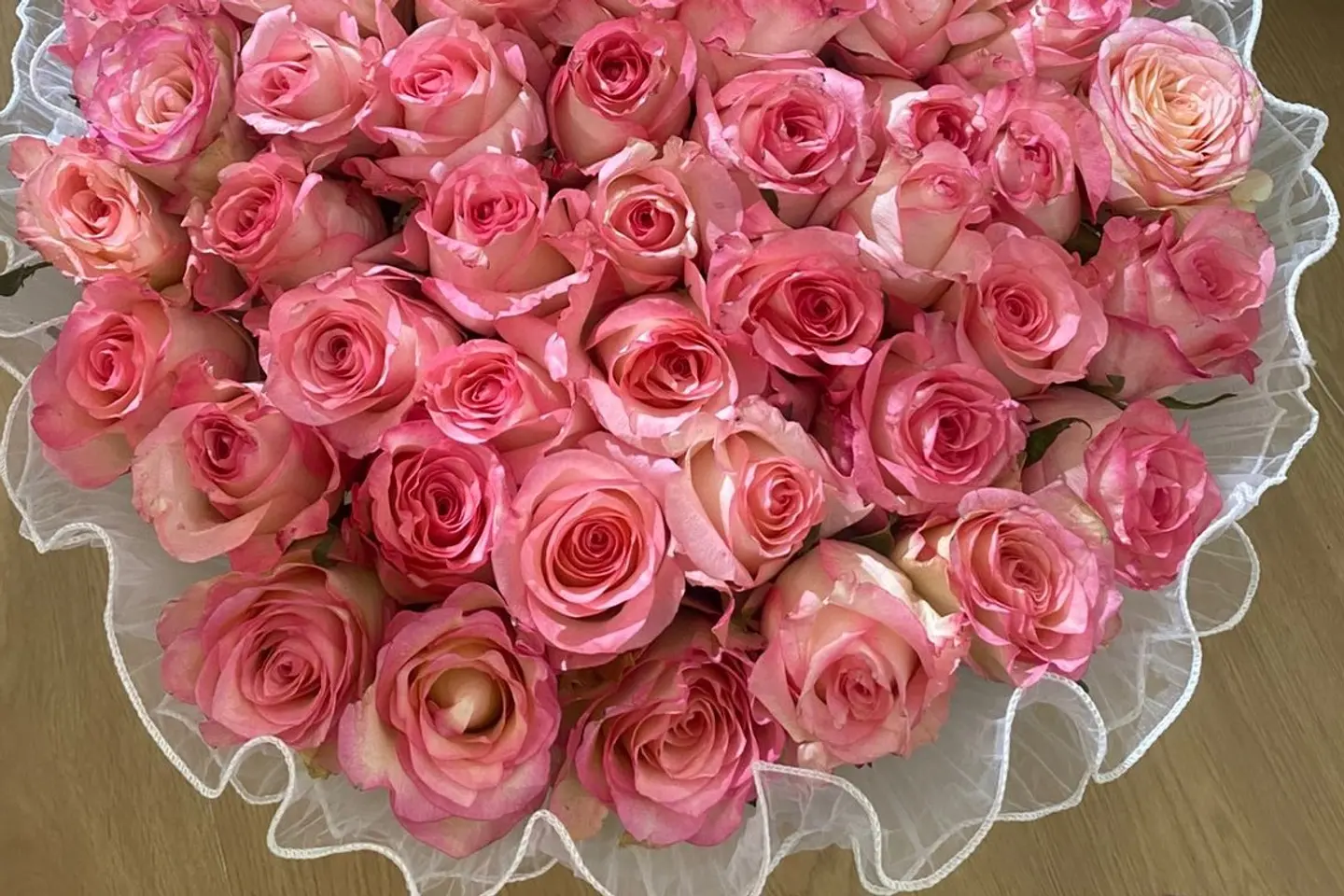 باقة ورد جوري بنك غلاف دائري ٣٠٠