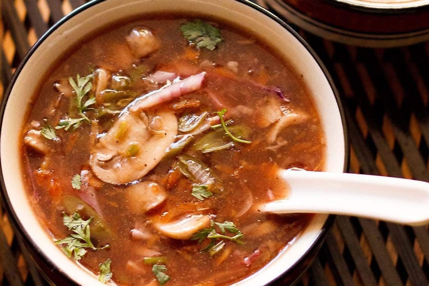 شوربة ساخنة وحامضة