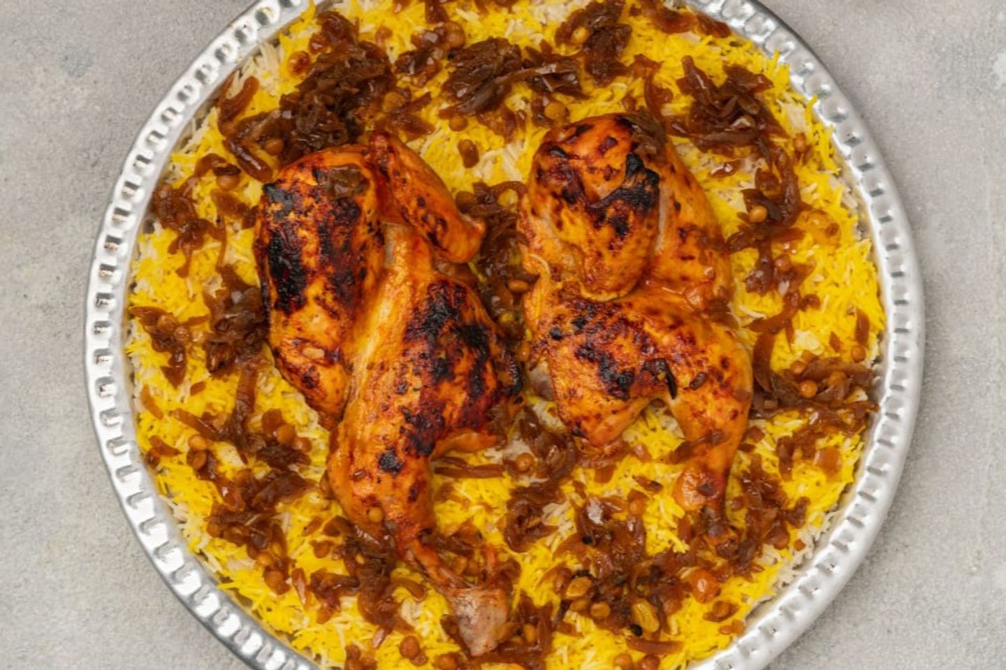 طبق مجبوس دجاج صغير دائري