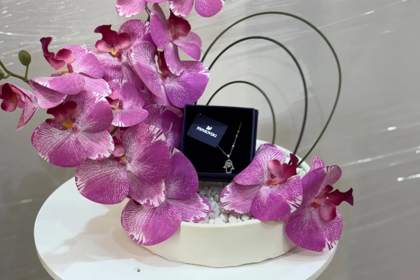 سلس برند مع الفازه والورد