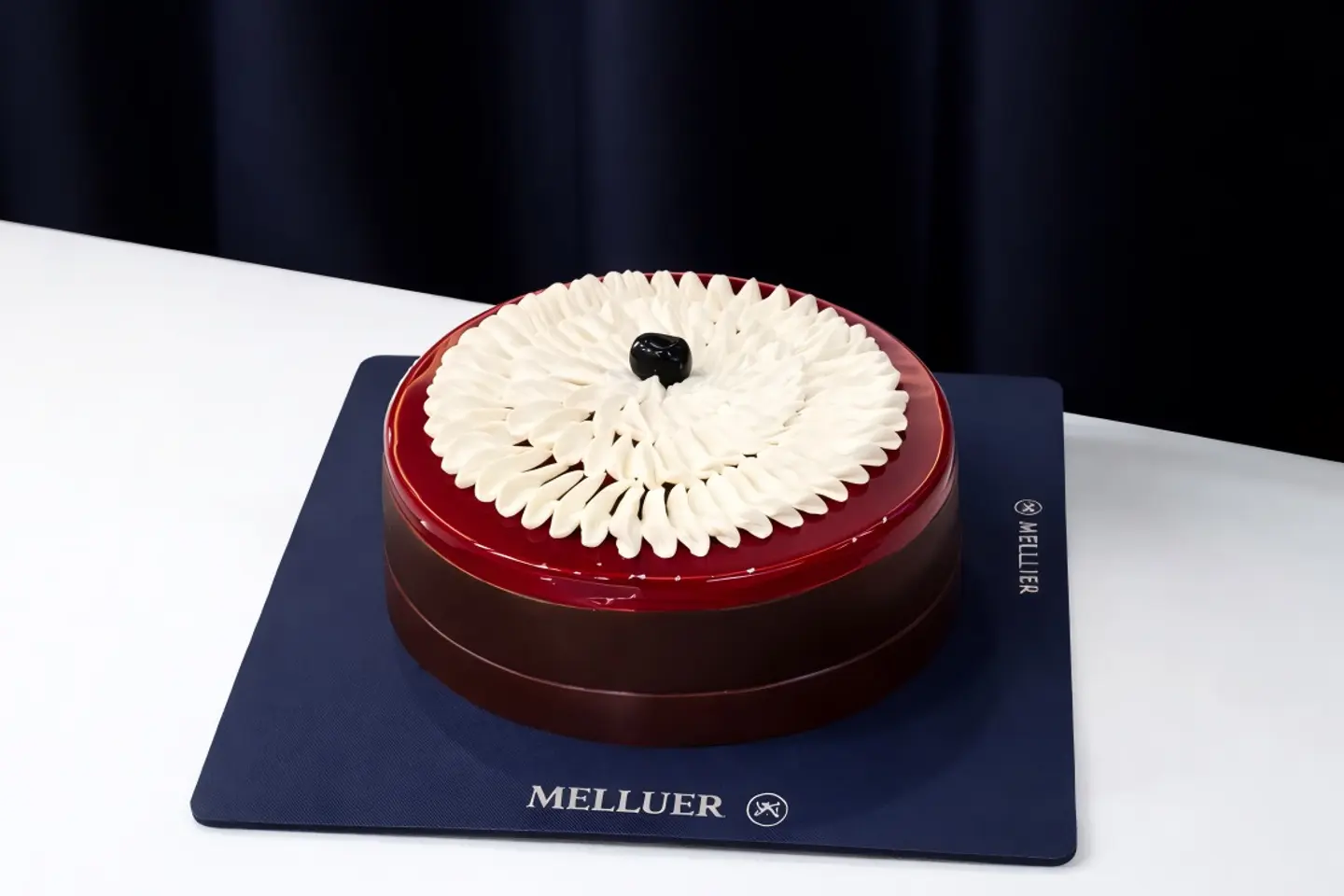 كيك الشوكولاته بالكرز ٨ انش