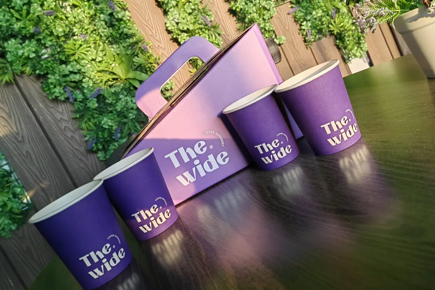 The Wide Coffee Box
