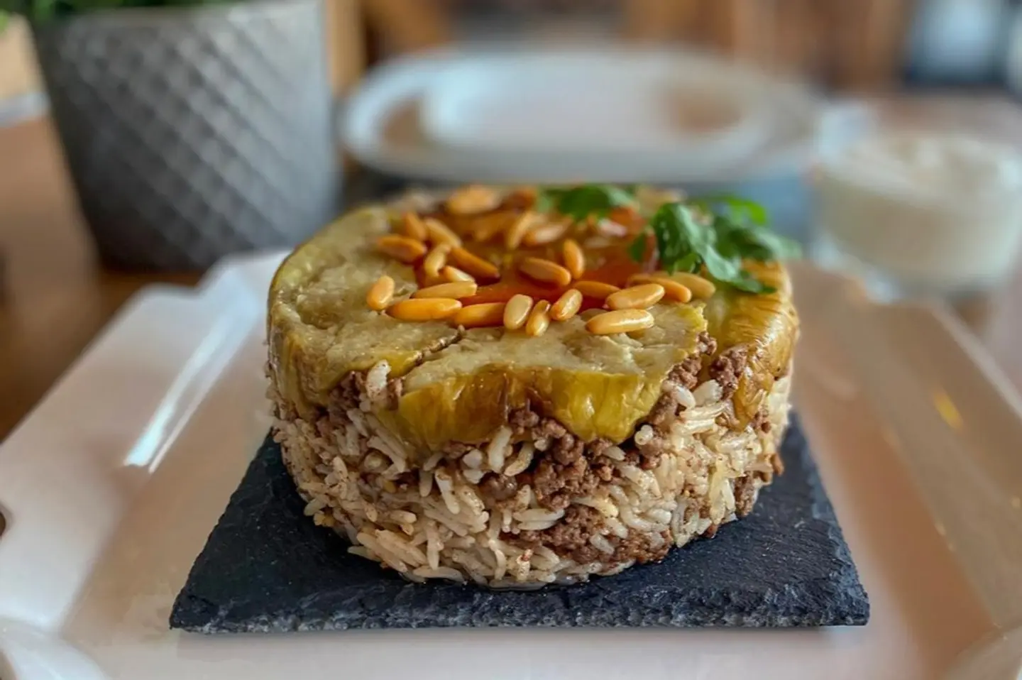 مقلوبة باذنجان مع لبن