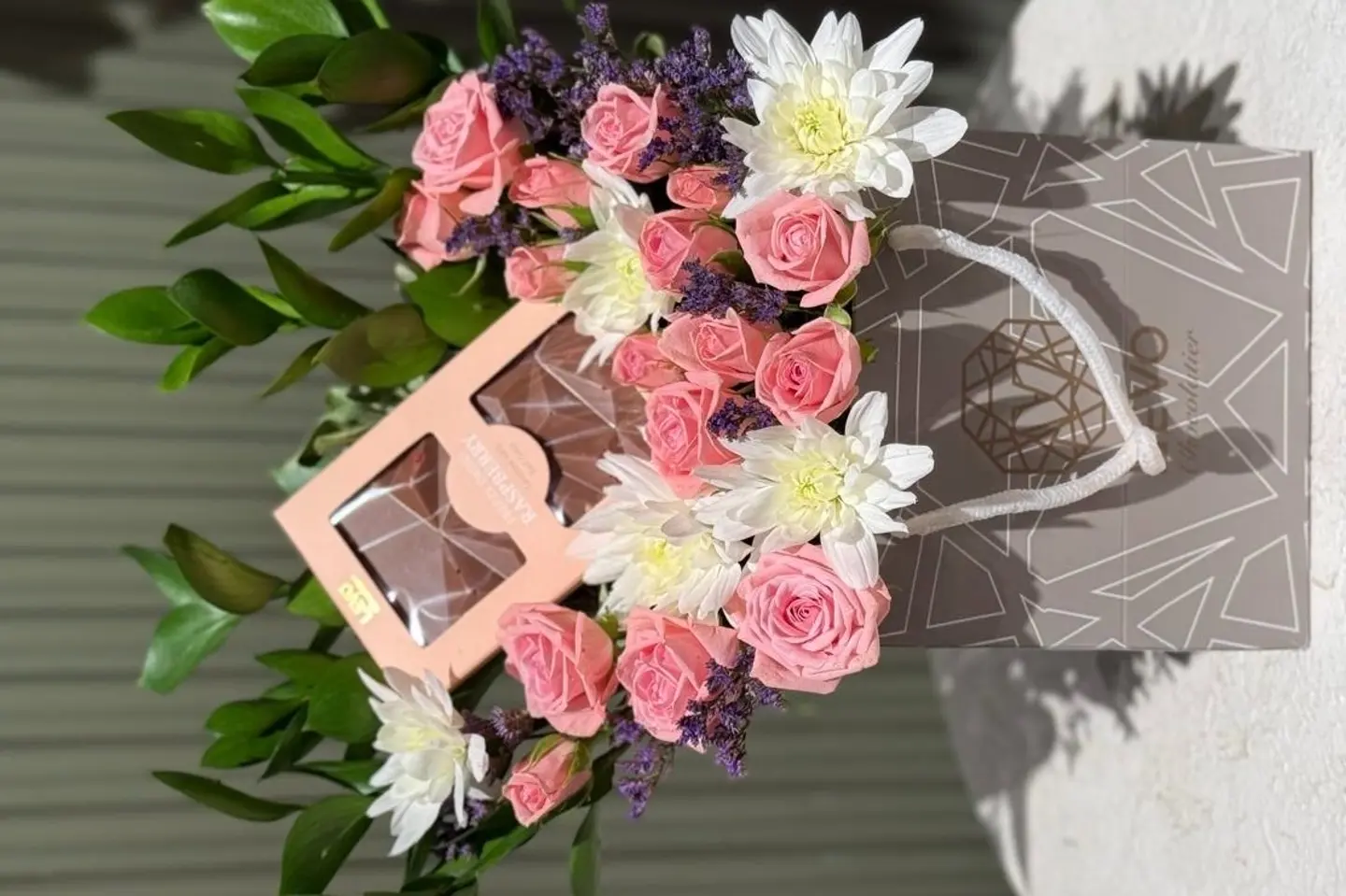 Levo Chocolate With Natural Rose