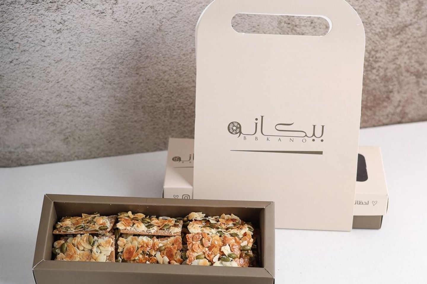 رقائق اللوز بالزعتر