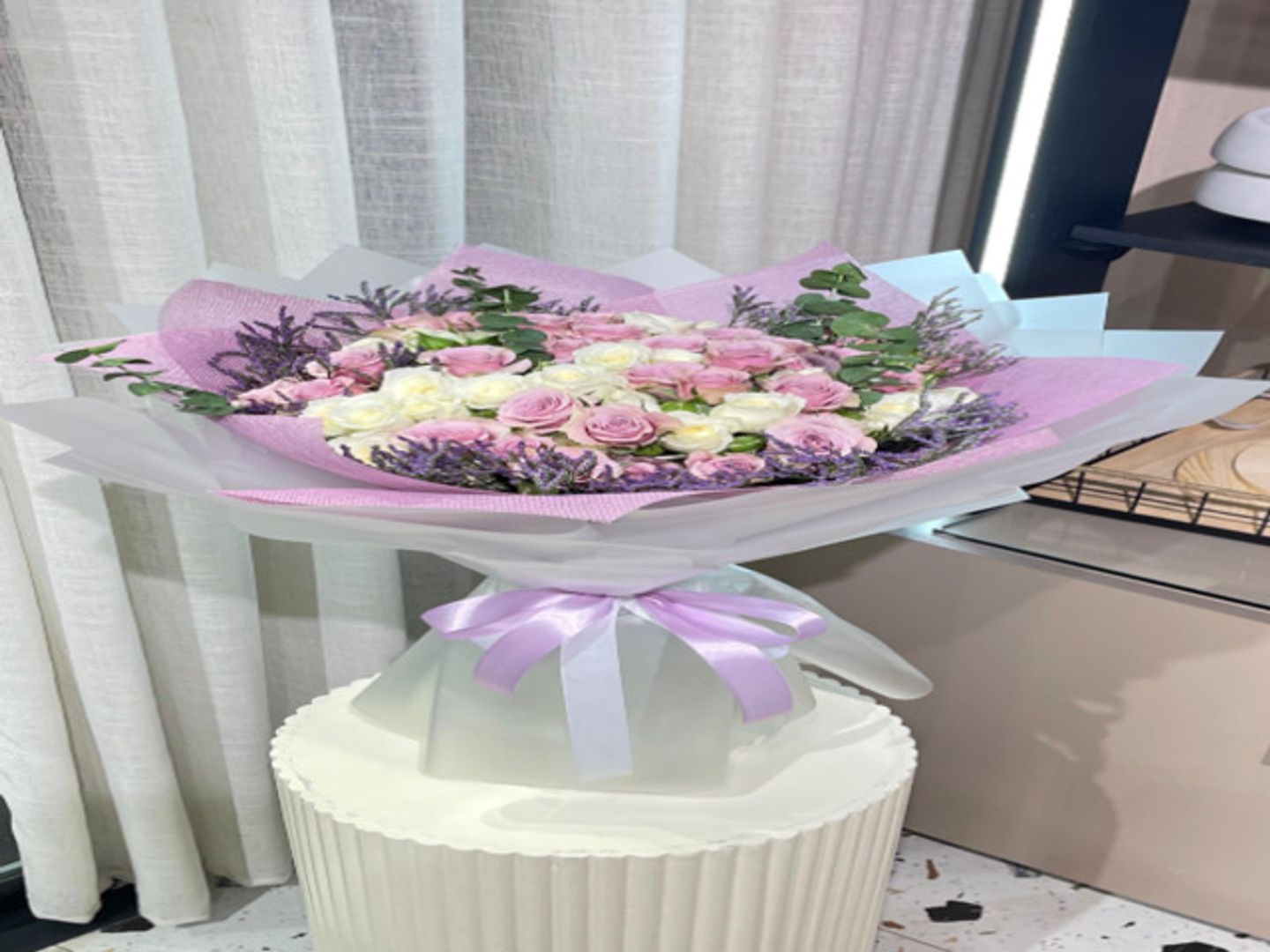باقة بيبي روز موف وأبيض