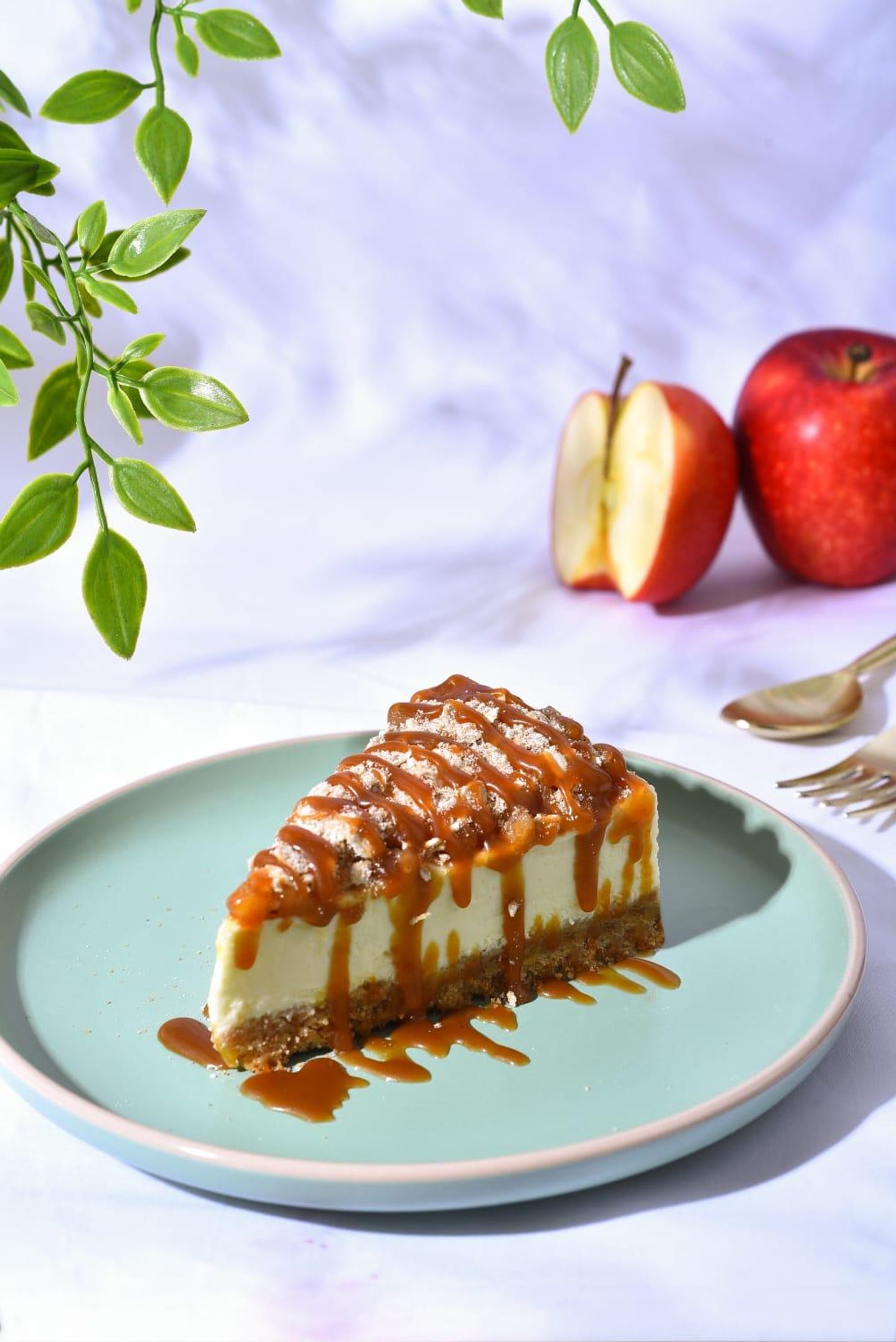 Crunchy Caramel Apple Cheesecake